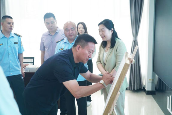 青島高新區(qū)舉辦-2025-年低碳日活動(dòng)-政企聯(lián)動(dòng)共筑綠色發(fā)展新生態(tài)741.jpg